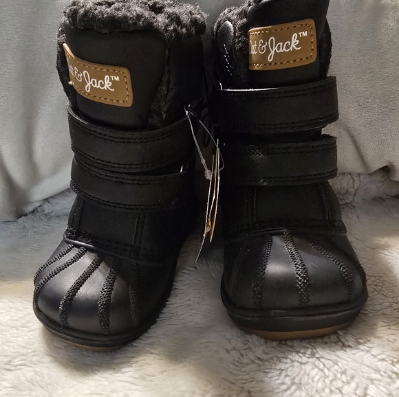 Cat & Jack Black Winter Boots with Velcro Straps - Picture 1 of 5